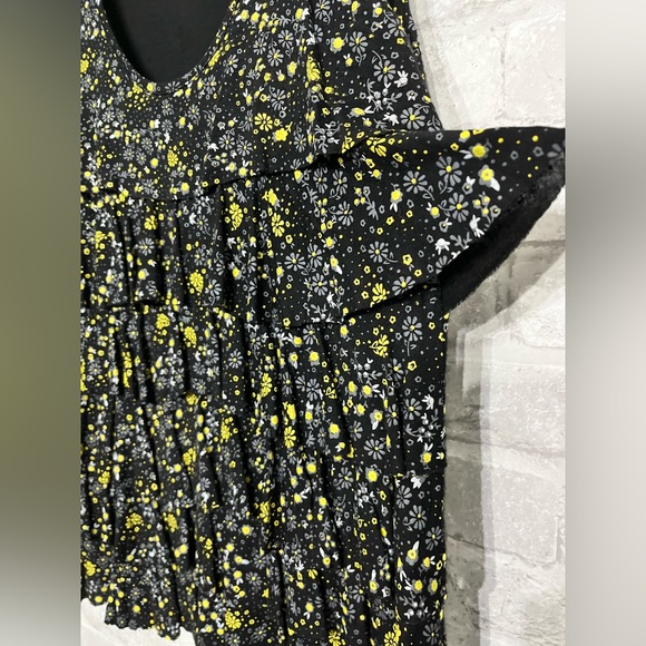 PAPILLON - ruffle floral spring summer tiered stretch tank blouse size small - Picture 5 of 9